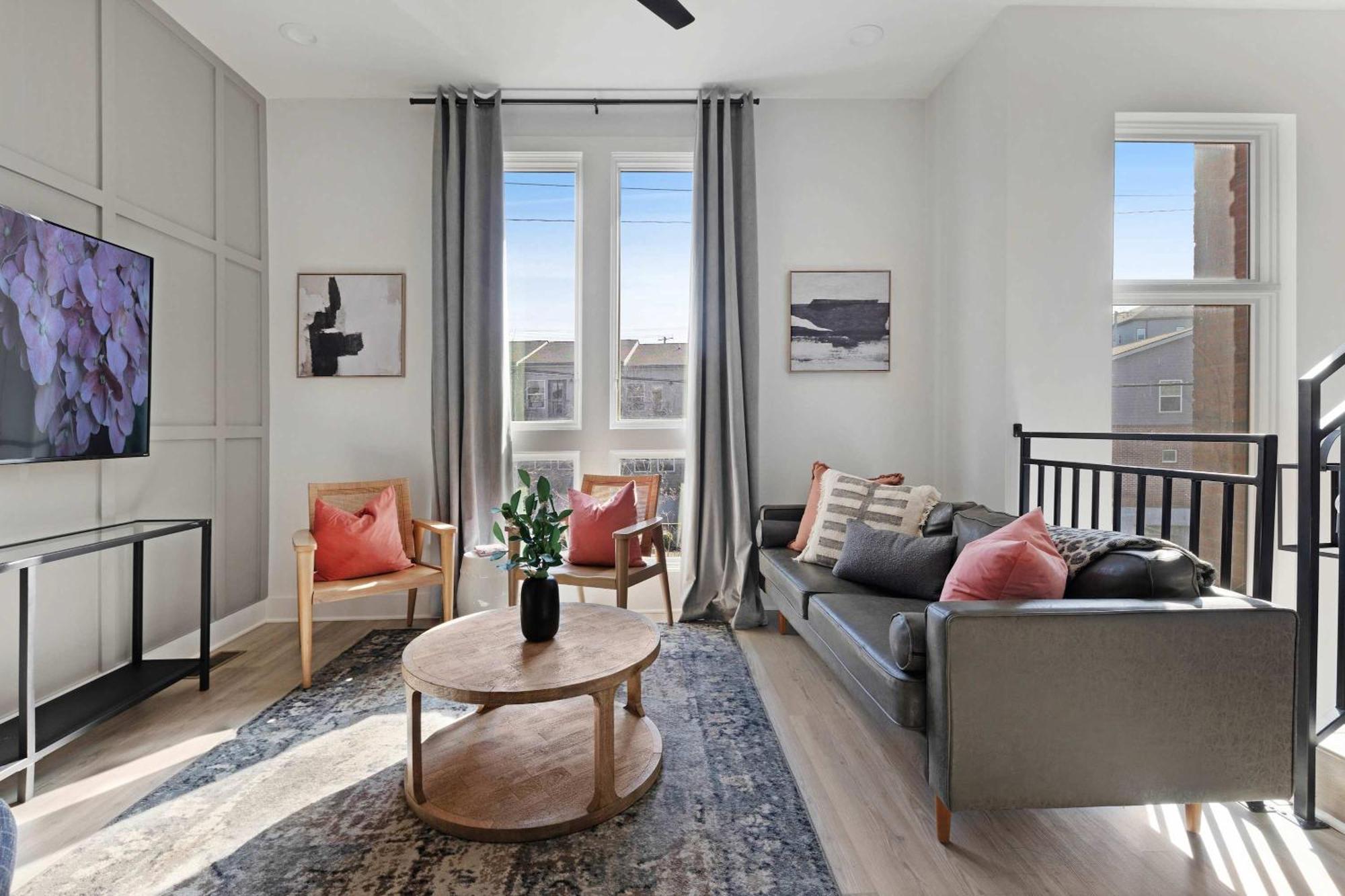 The Camellia - Rooftop Patio & Dog Friendly! Nashville