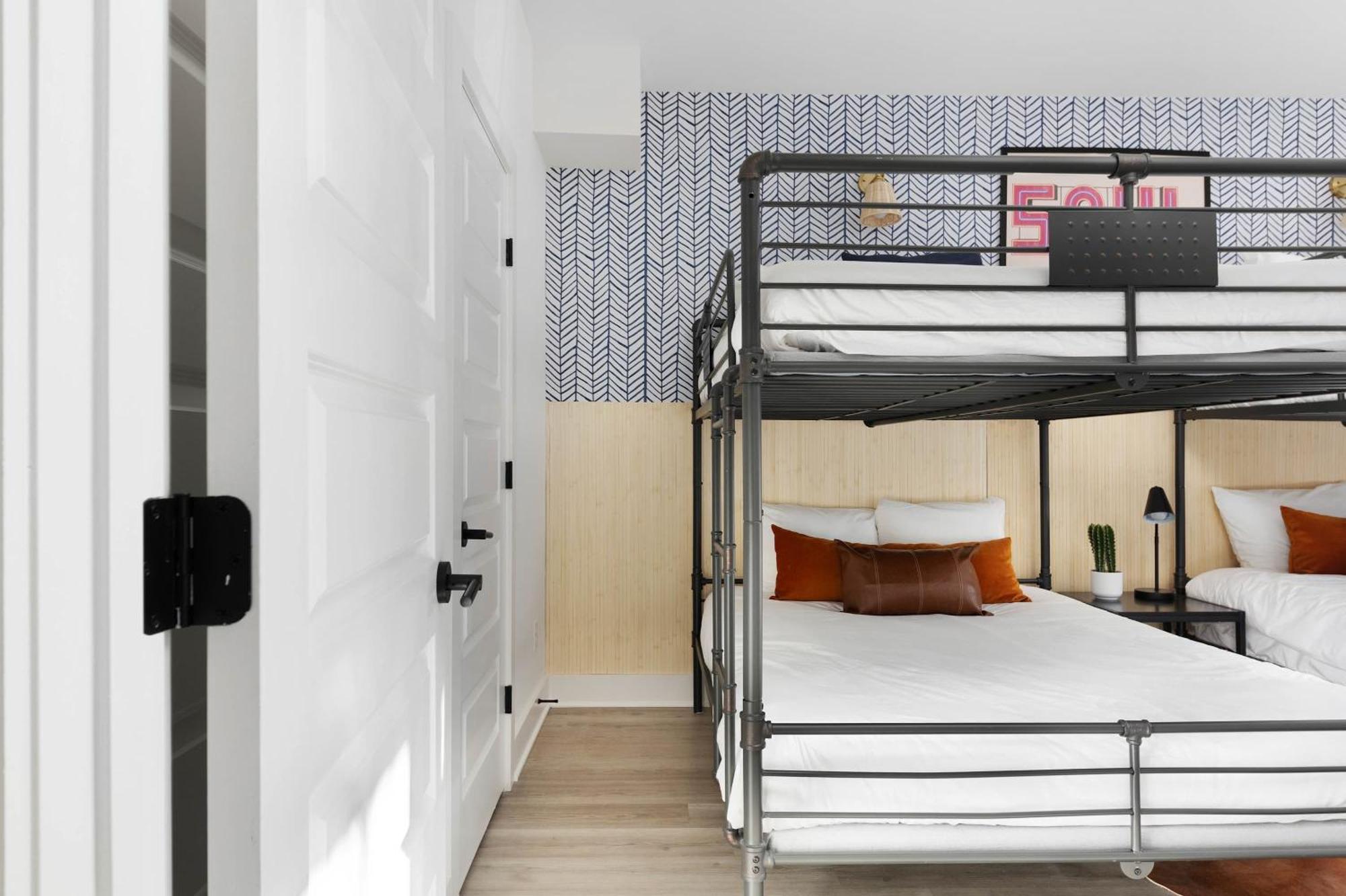 Holiday home The Aster - Rooftop Patio 2 Miles To Broadway