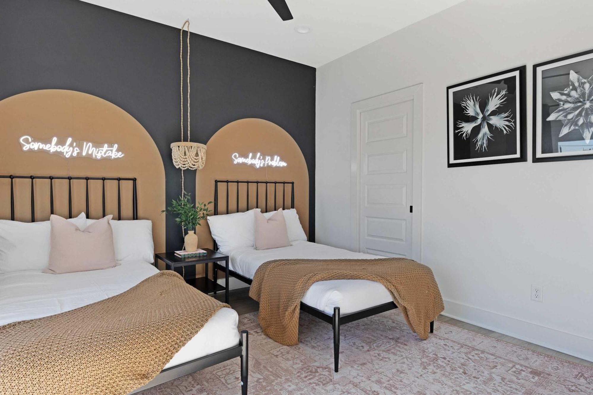 The Sunflower - Mins To Broadway And Rooftop Patio! Holiday home Nashville