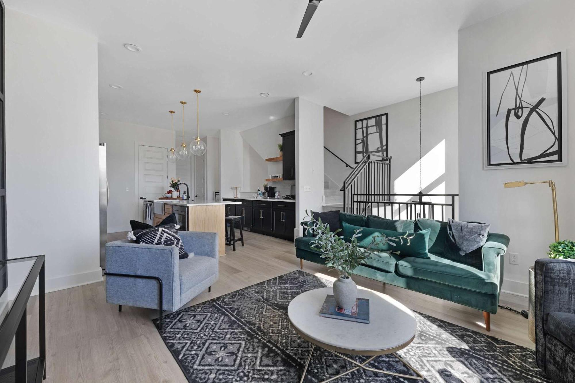 Holiday home The Sunflower - 2 Mile To Broadway & Rooftop Patio