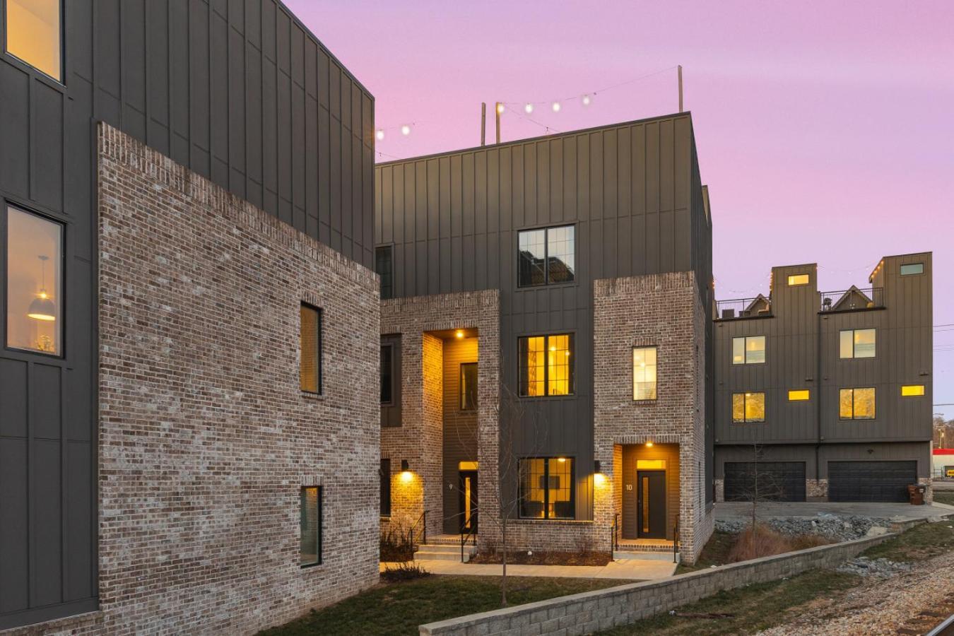 24k Escape - Rooftop Oasis, 3 Miles To Broadway! *