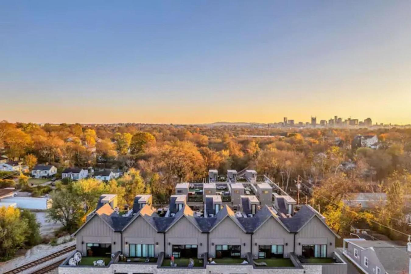 24k Escape - Rooftop Oasis, 3 Miles To Broadway!