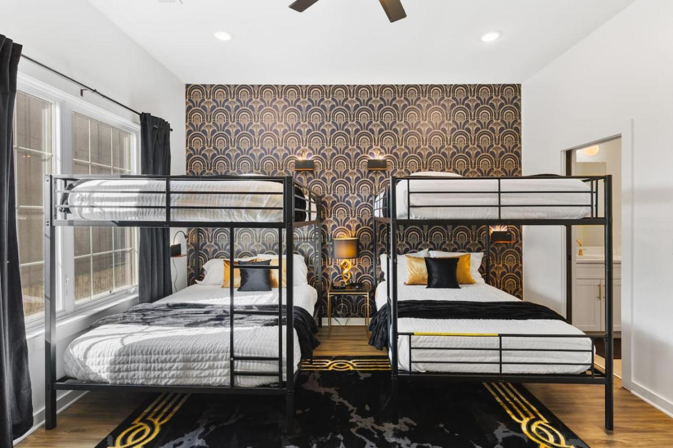 Holiday home 24k Escape - Rooftop Oasis, 3 Miles To Broadway! *