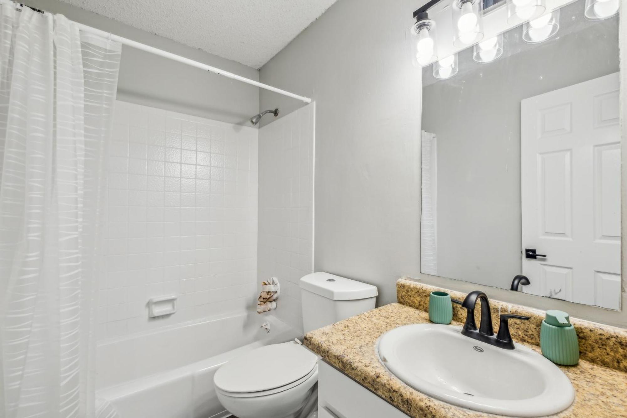 Brentwood U9 I Cozy & Comfy I 2bd I Free Parking Apartment