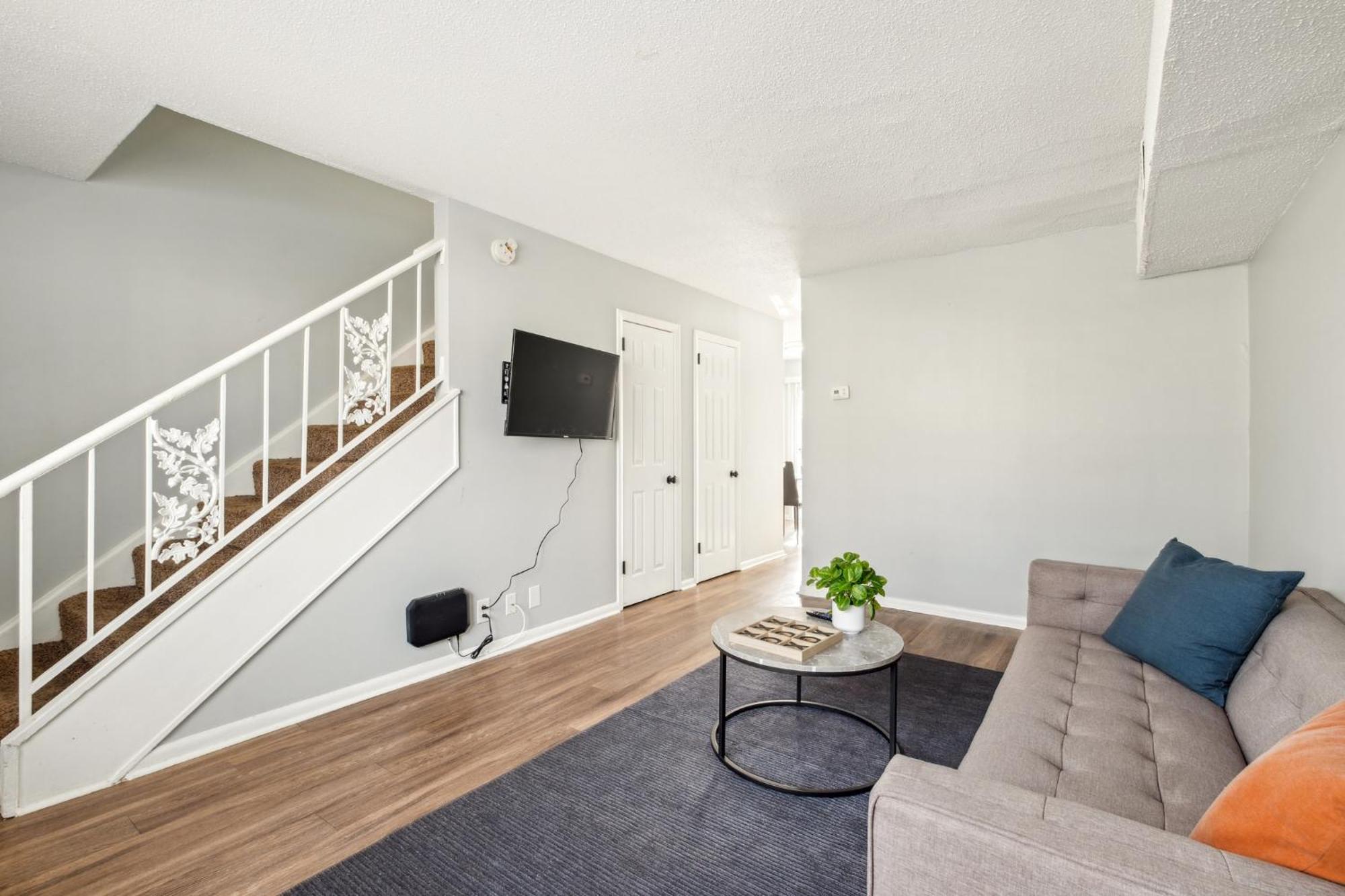 Brentwood U2 I Cozy & Comfy I 2bd I Free Parking Apartment