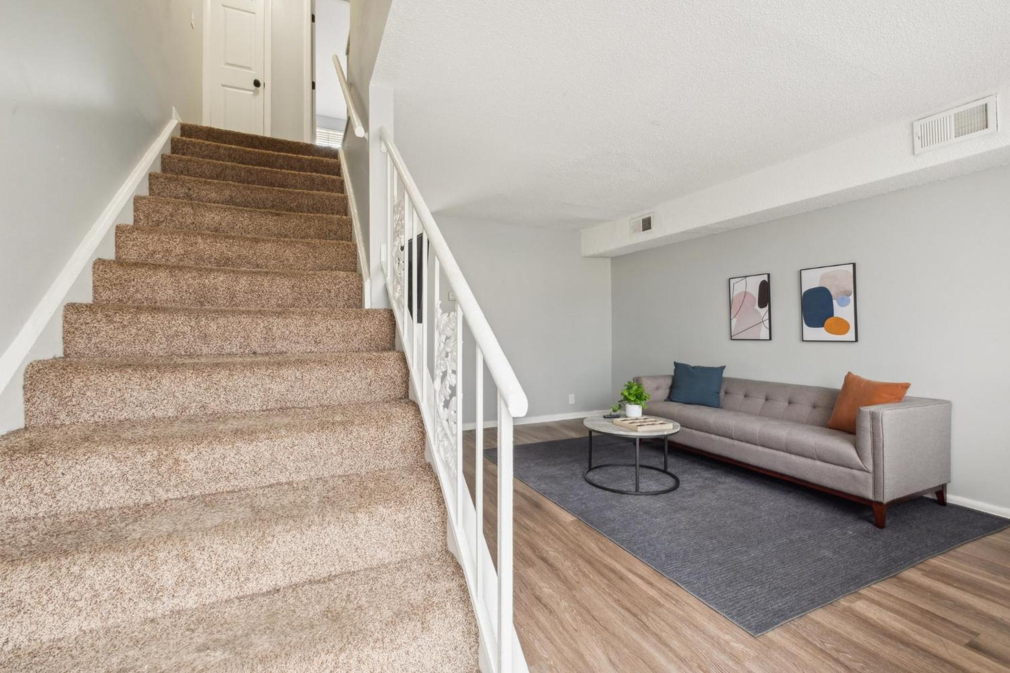 Brentwood U2 I Cozy & Comfy I 2bd I Free Parking Apartment *