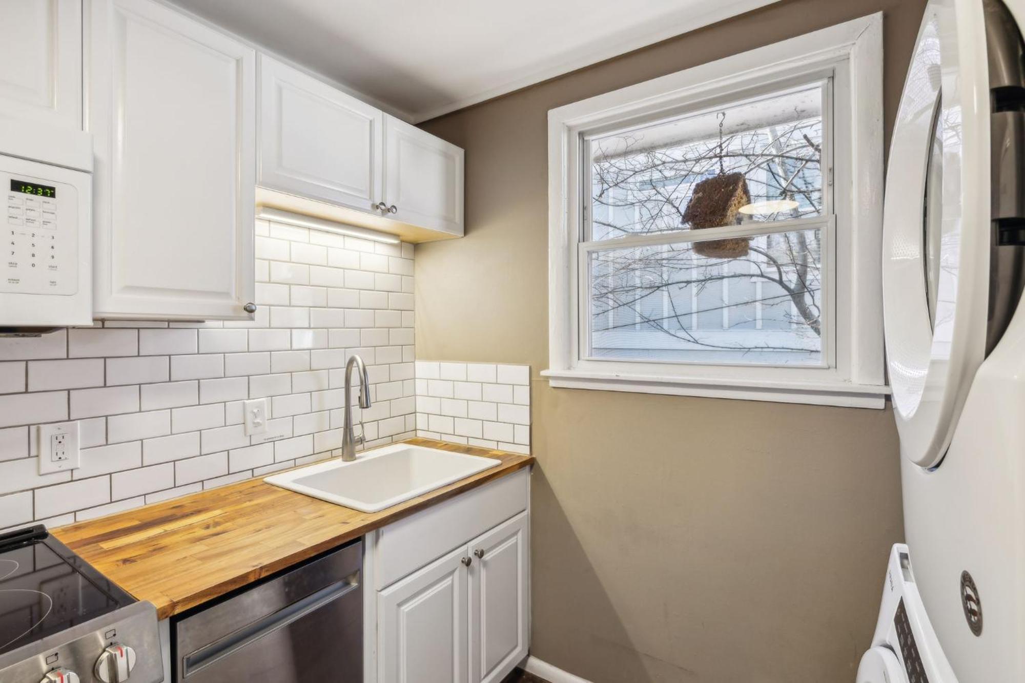 Belmont Kings 1 Mile To Downtown And Park Free Holiday home