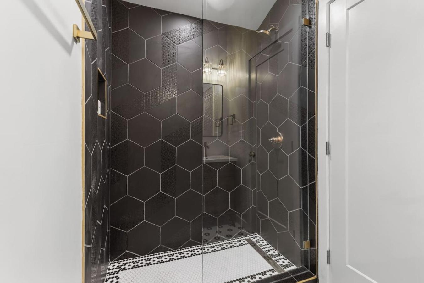 Rustic Western - Walk To Bars, Coffee And Restaurants *