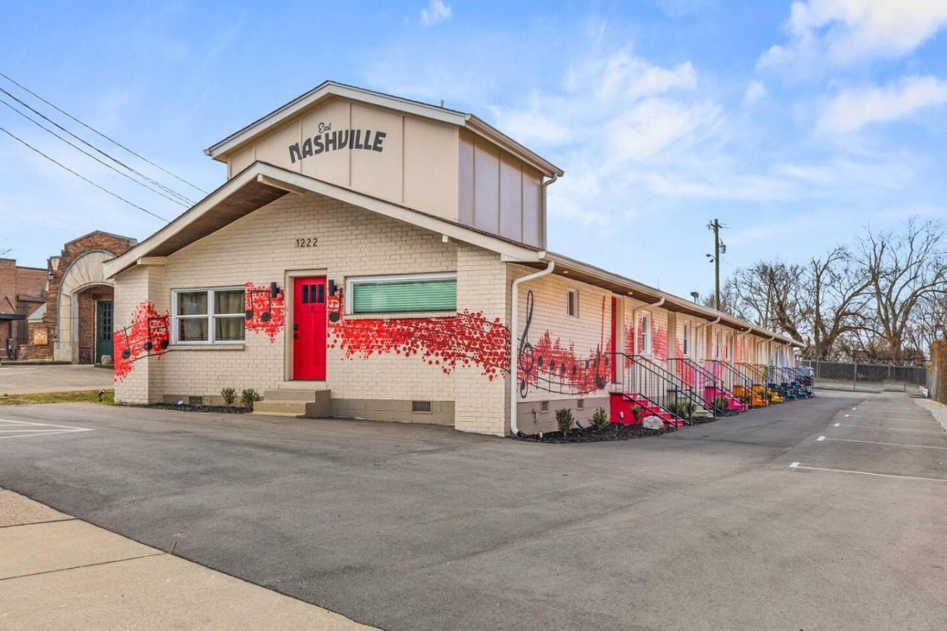 Barbie Dream - Near Restaurants, Coffee And Bar