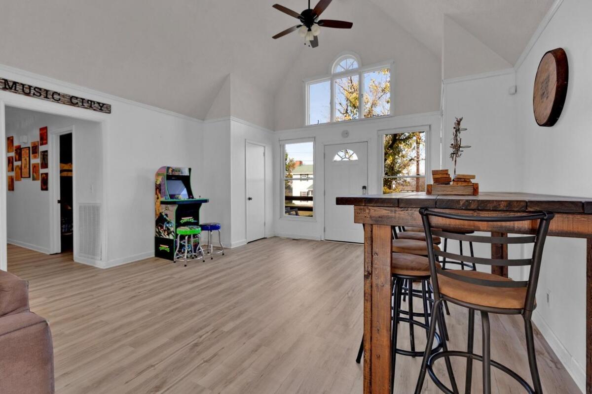 8 Beds! Spacious Abode Ideal For Larger Groups! *