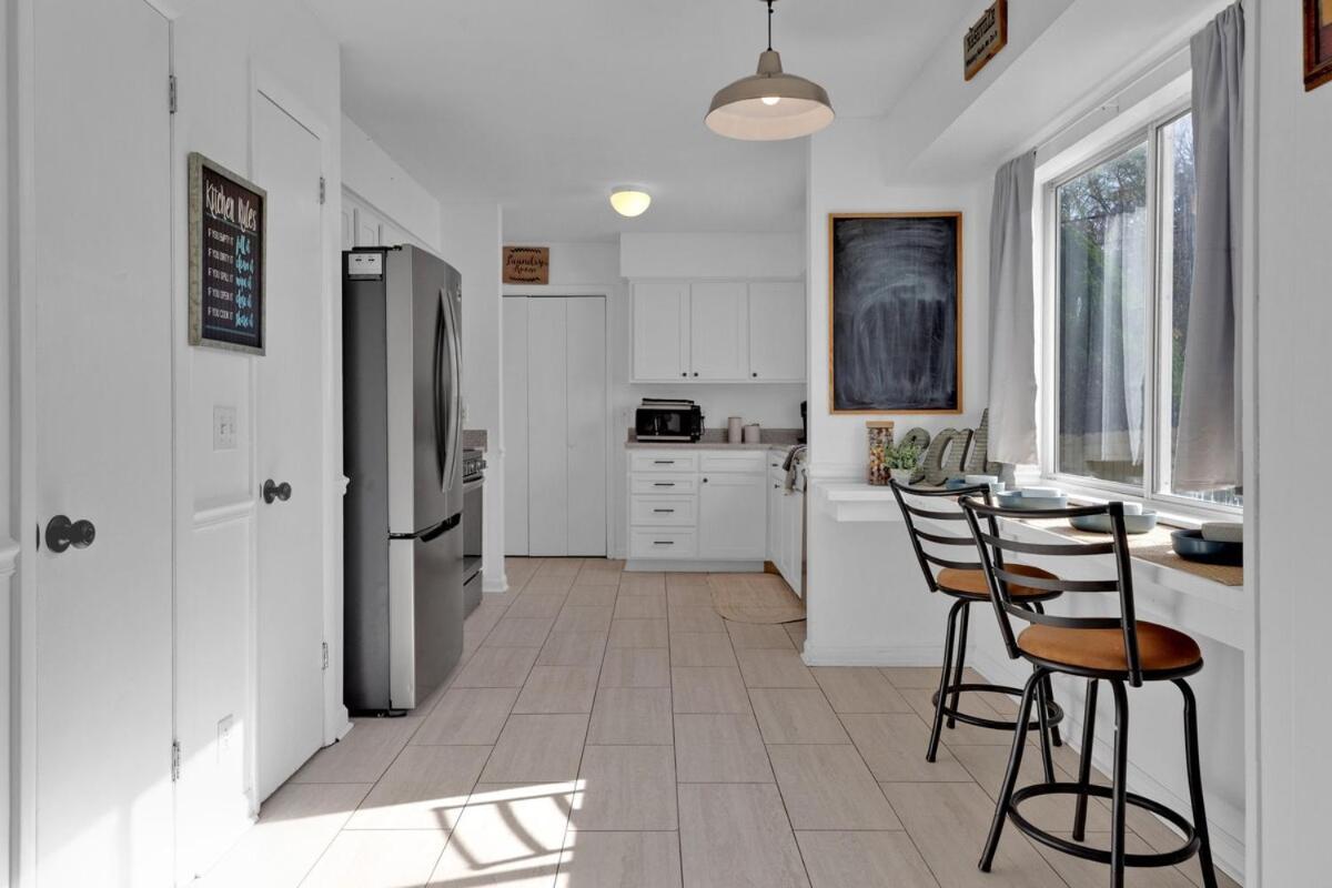 8 Beds! Spacious Abode Ideal For Larger Groups! Holiday home *