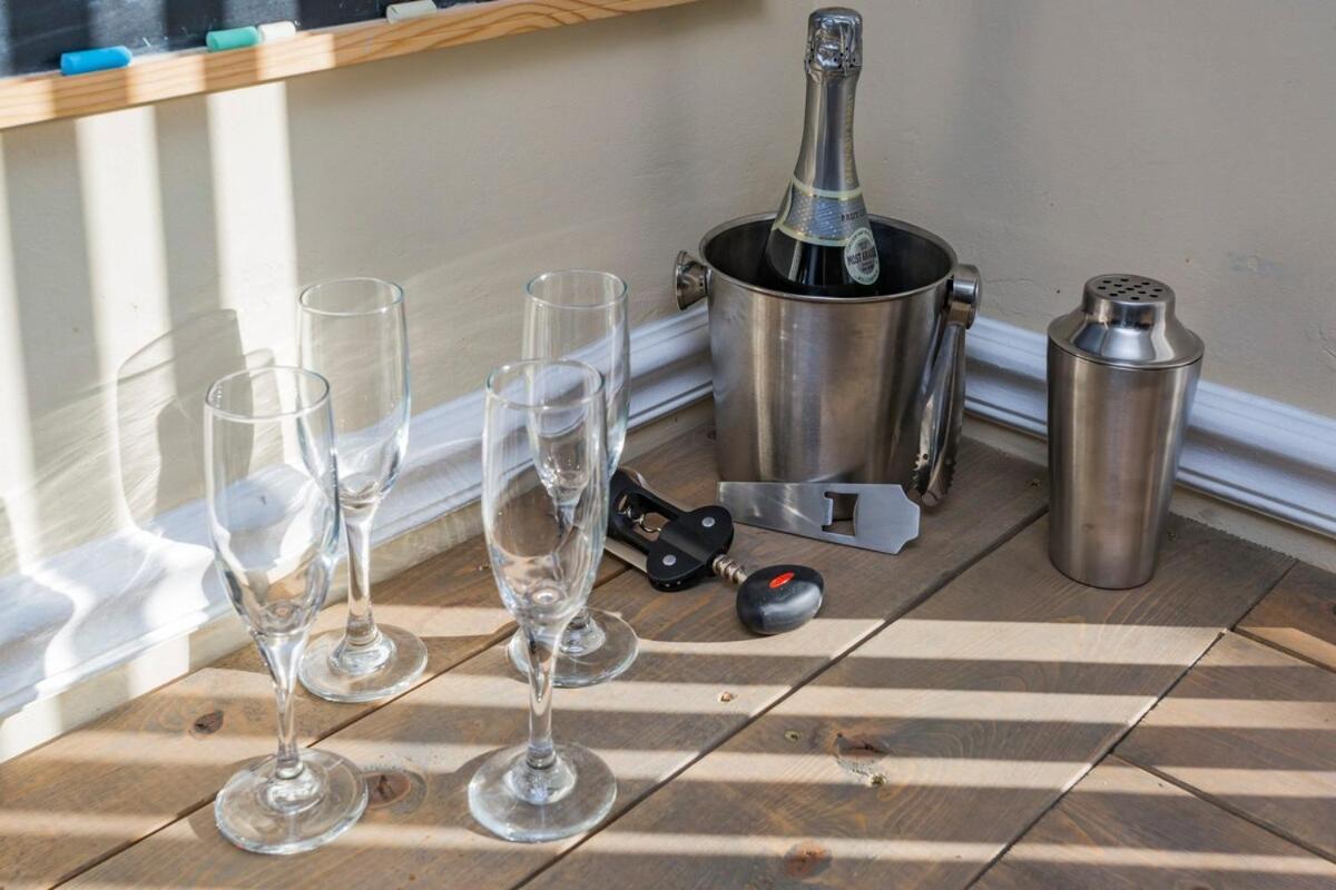 Holiday home 8 Beds! Spacious Abode Ideal For Larger Groups!