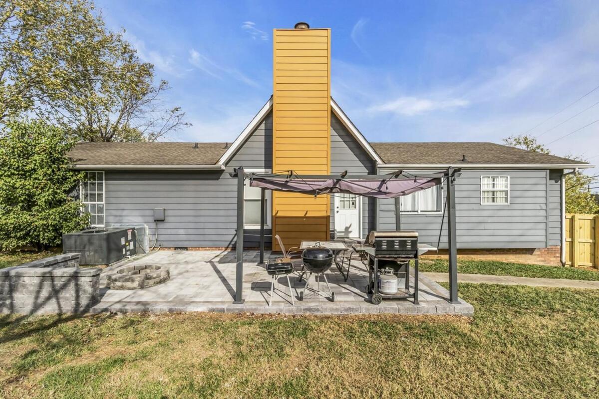 8 Beds! Spacious Abode Ideal For Larger Groups! *