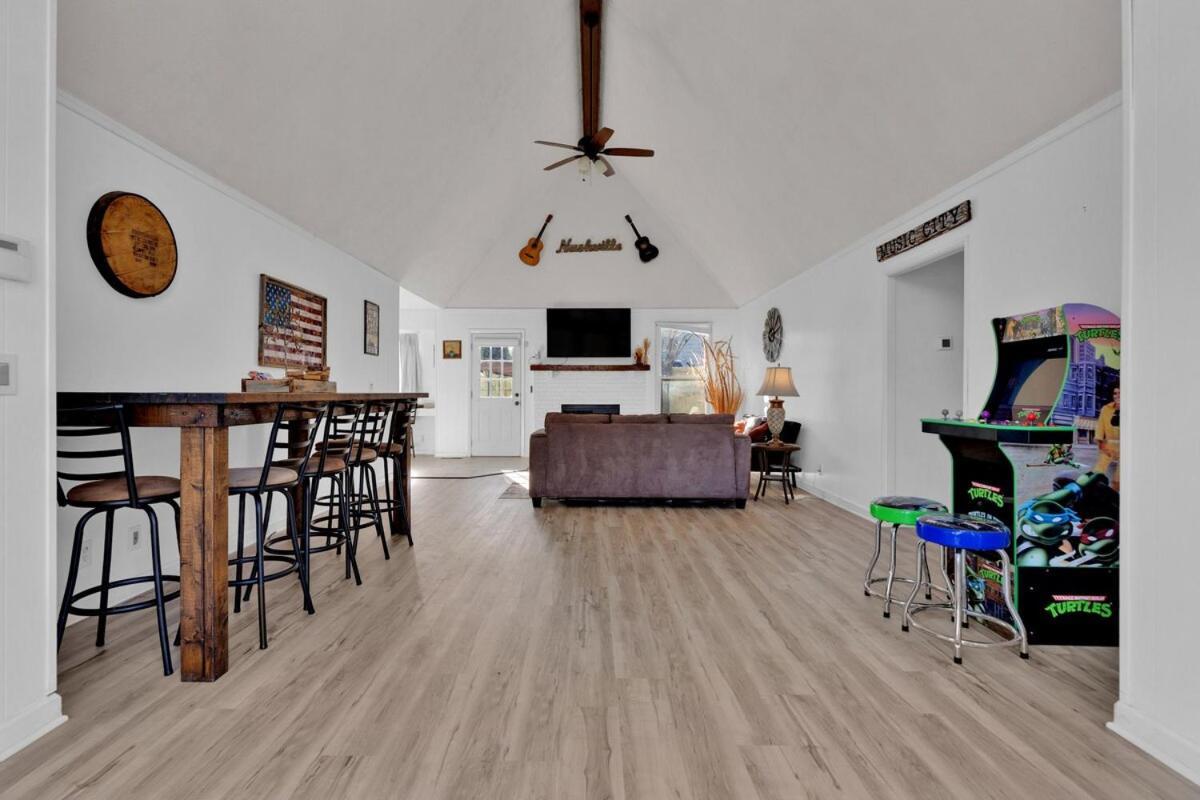 8 Beds! Spacious Abode Ideal For Larger Groups! * Nashville