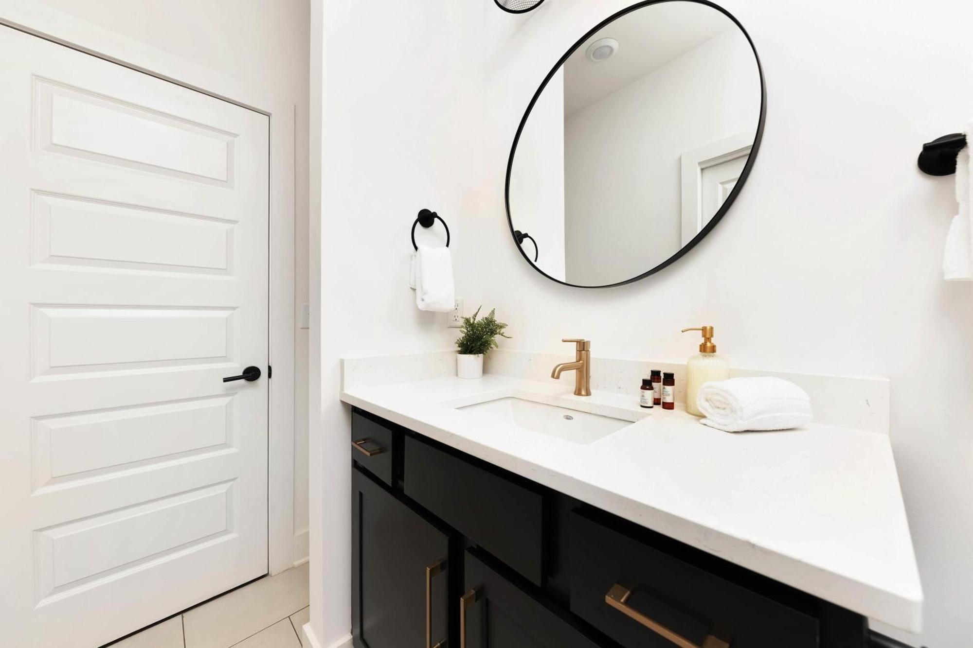 The Camellia & The Bluestem - Two Four Bedroom Homes Holiday home Nashville