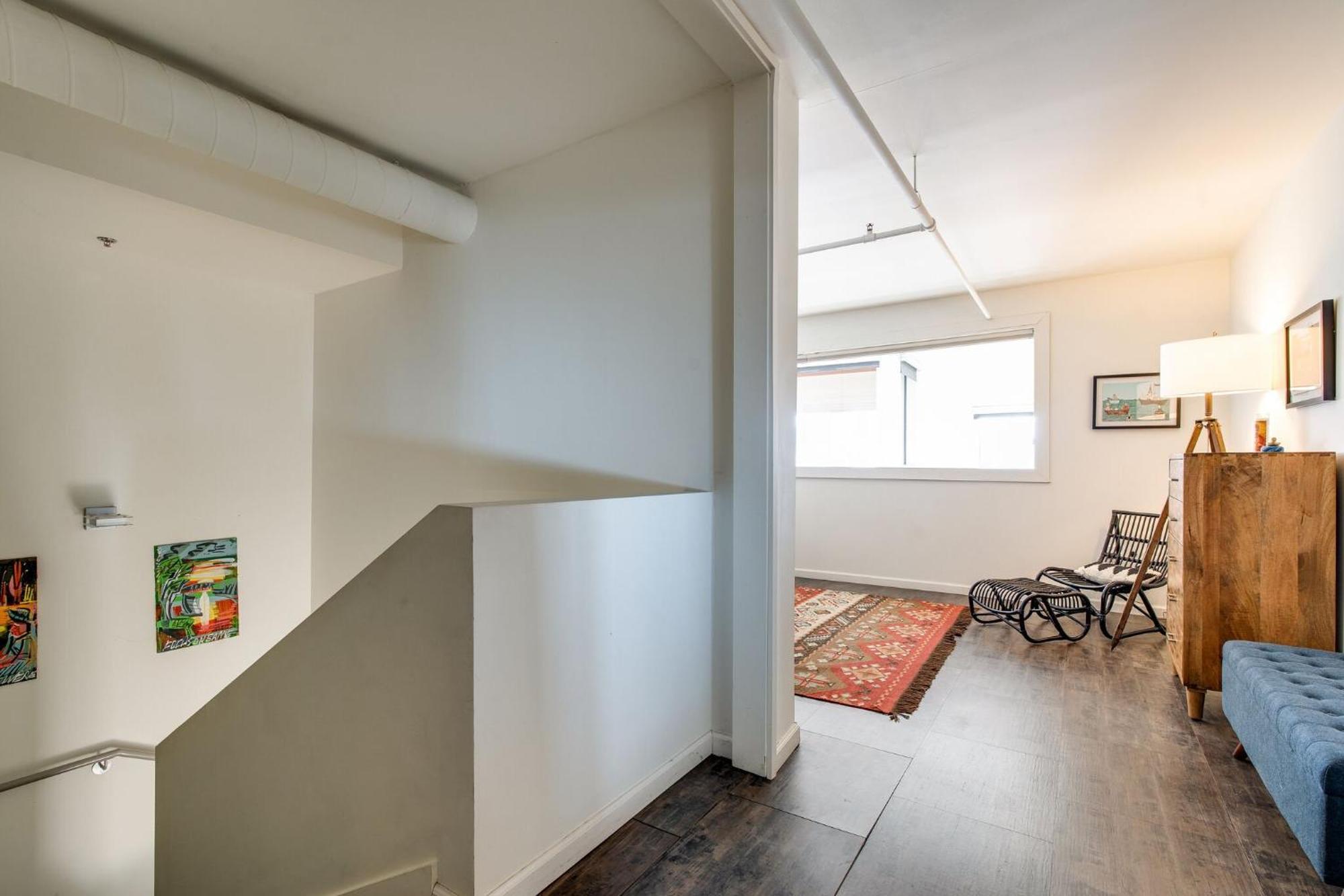 5m106- Spacious Chic 1br East Loft