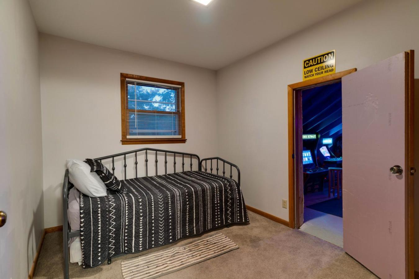 Brand New Dream Hot Tub Arcade Holiday home Nashville