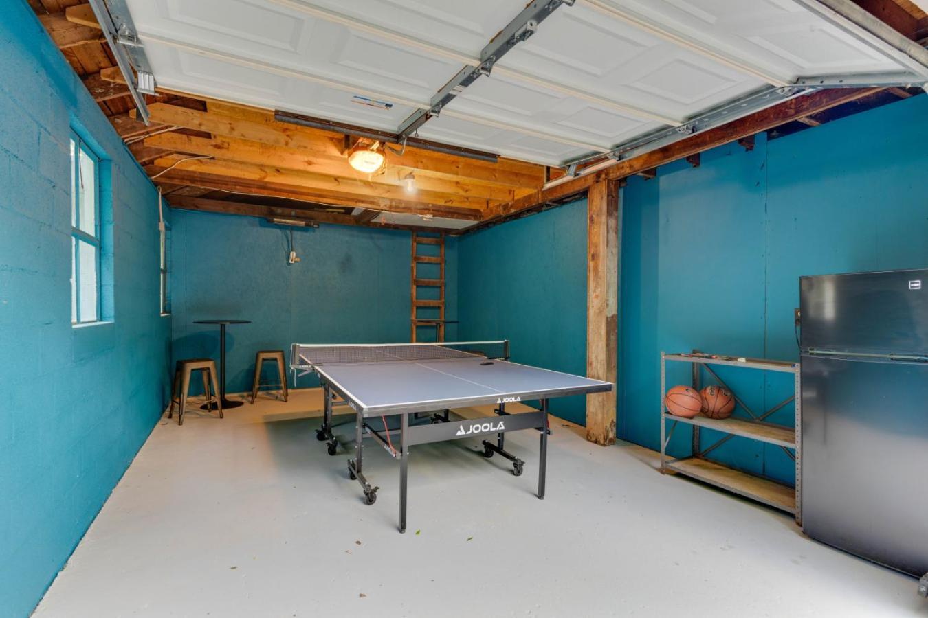 Holiday home Brand New Dream Hot Tub Arcade Nashville