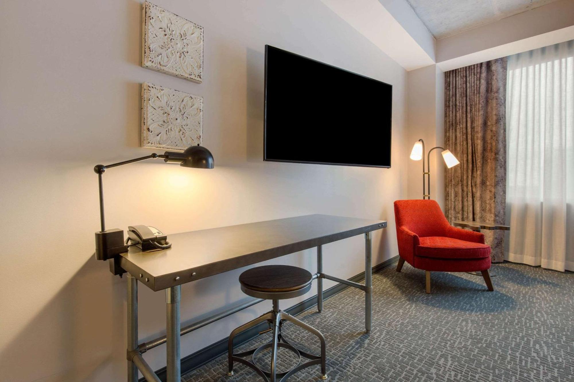 Cambria Downtown Hotel 4*