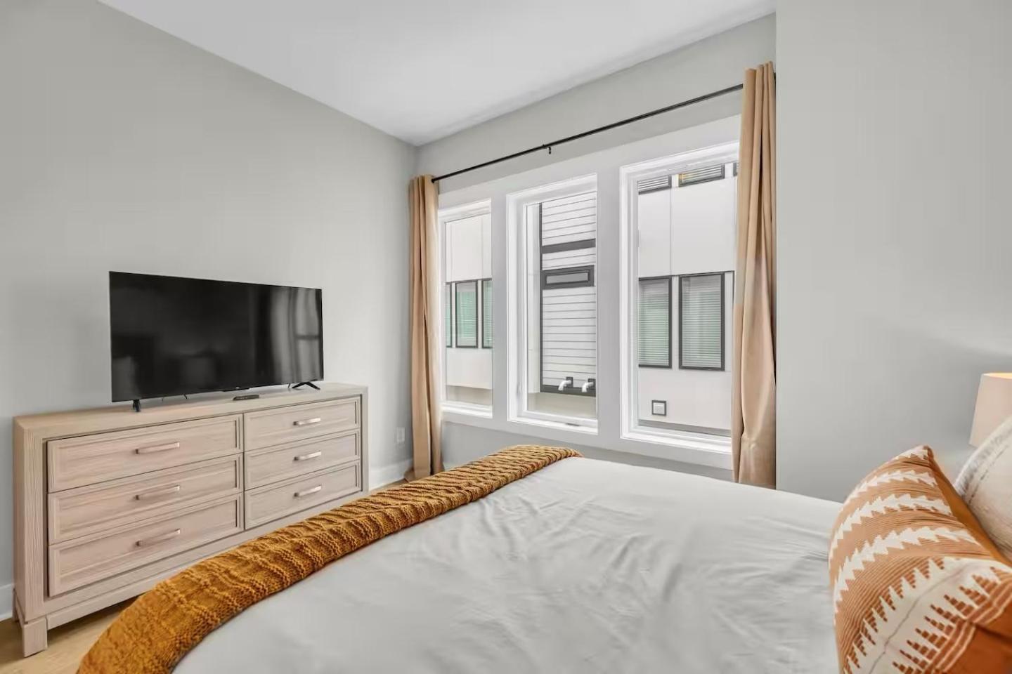 Apartment Four Bedroom In Oceola Ave *