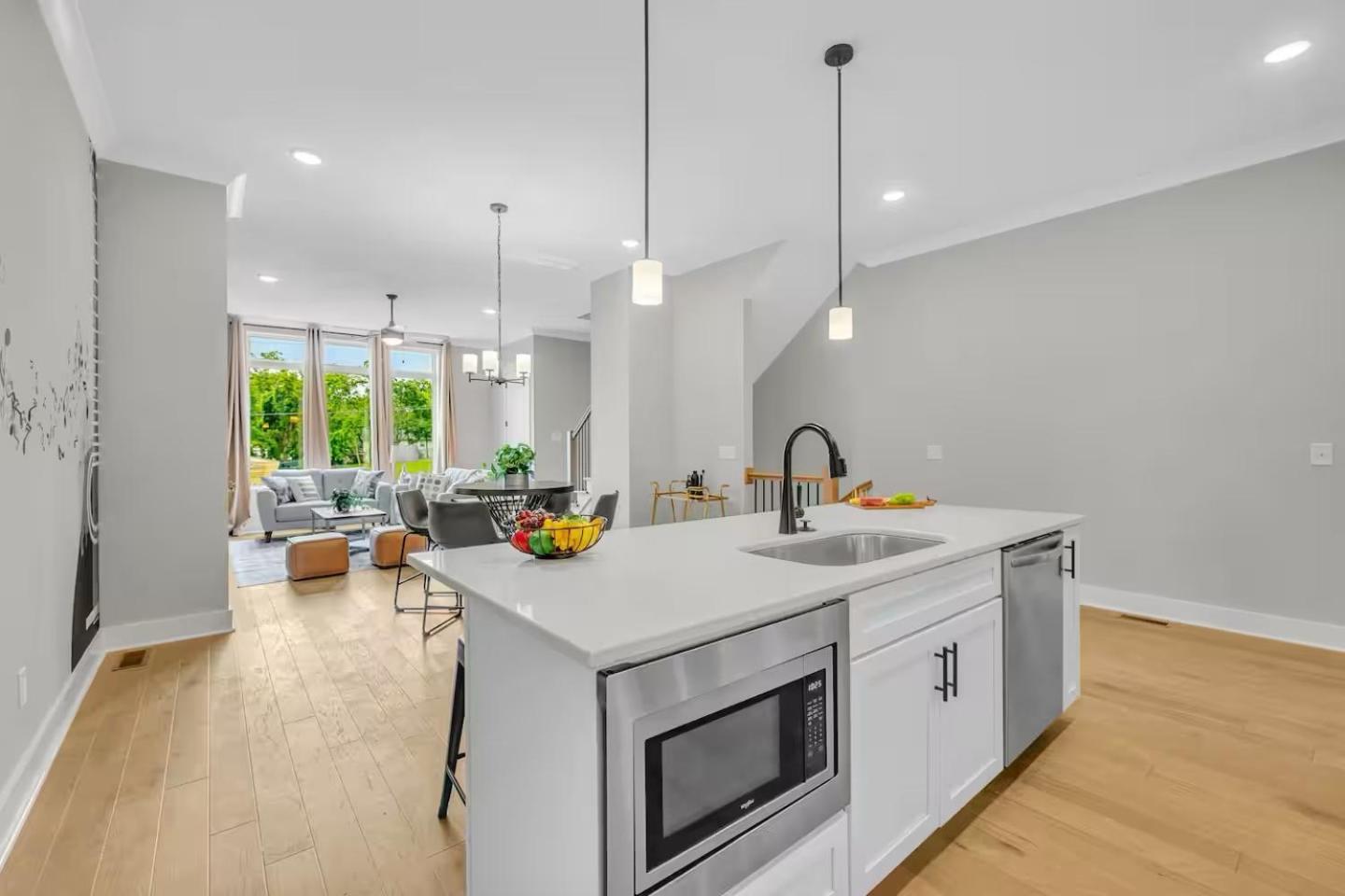 Four Bedroom In Oceola Ave Apartment