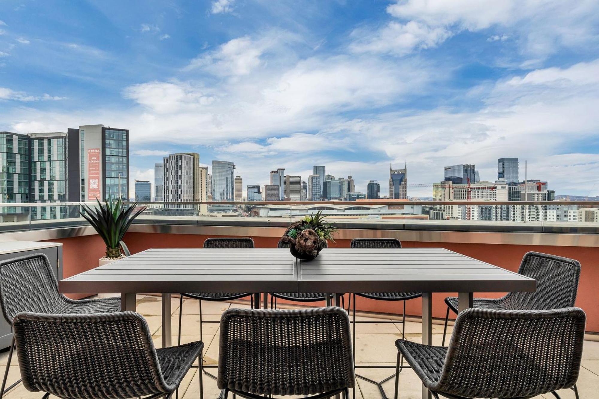 The Gulch Music Row Broadway Parking Apartment *