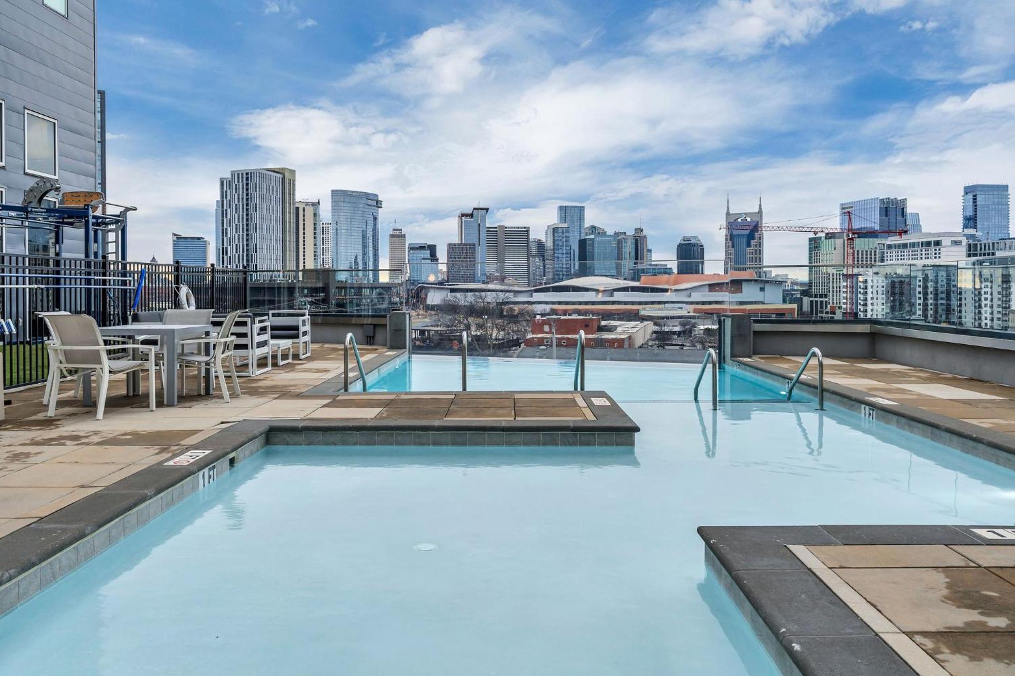 The Gulch Music Row Broadway Parking Apartment *