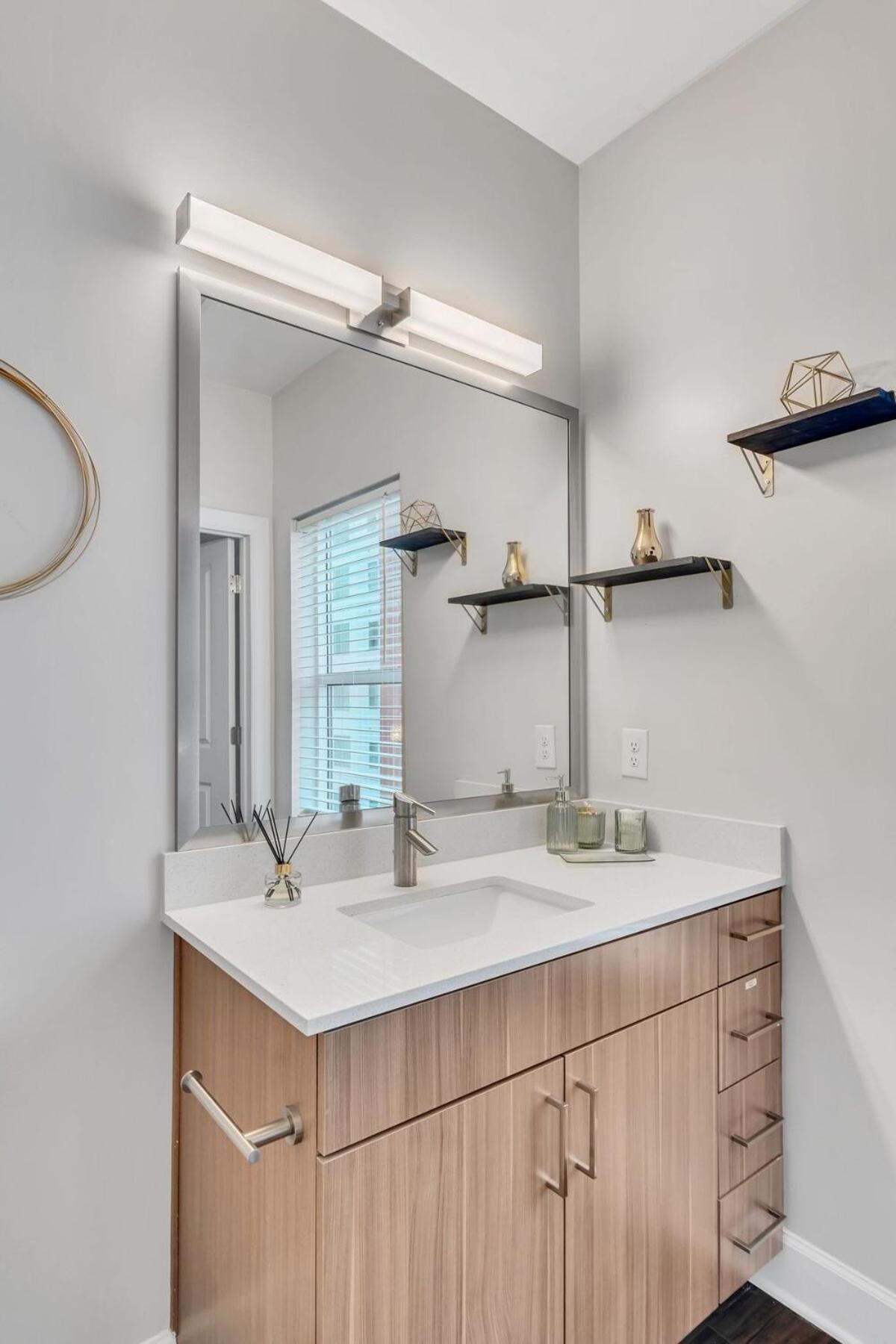 The Gulch Music Row Broadway Parking Apartment *