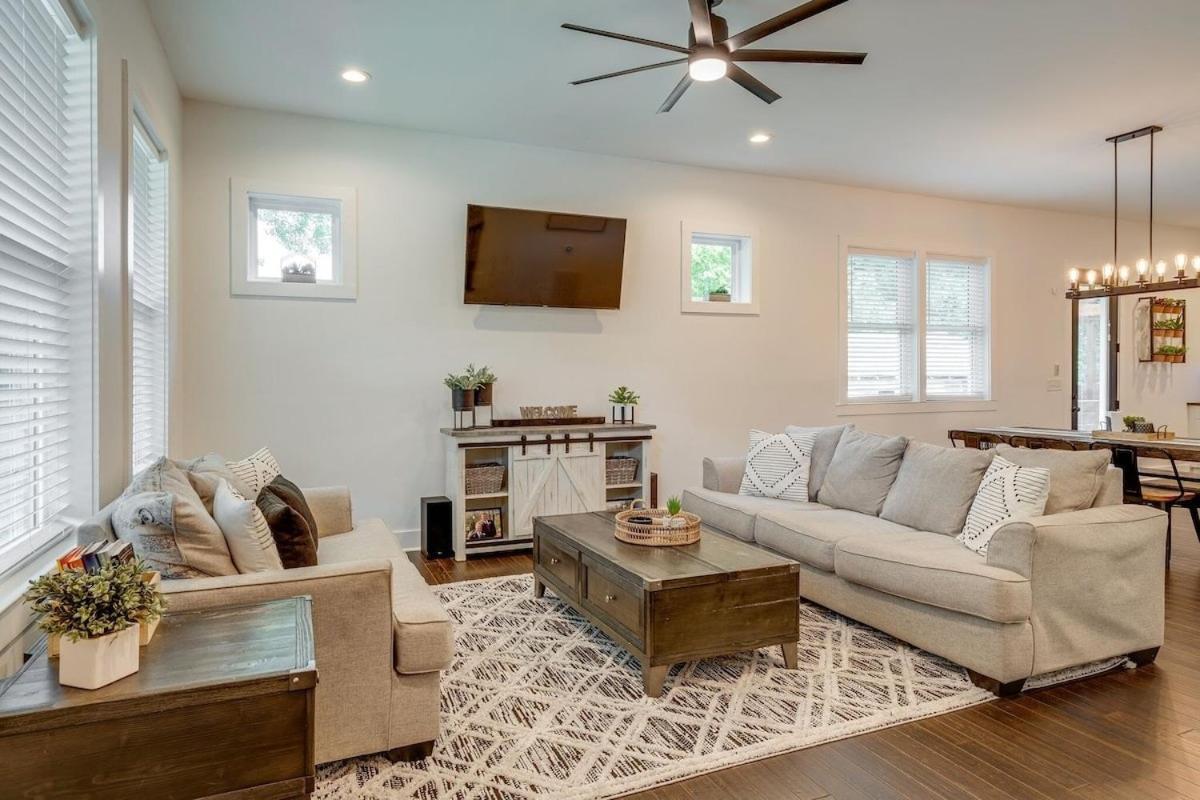 Lakeshore Luxury Near River With Hot Tub And Rooftop Deck Holiday home *