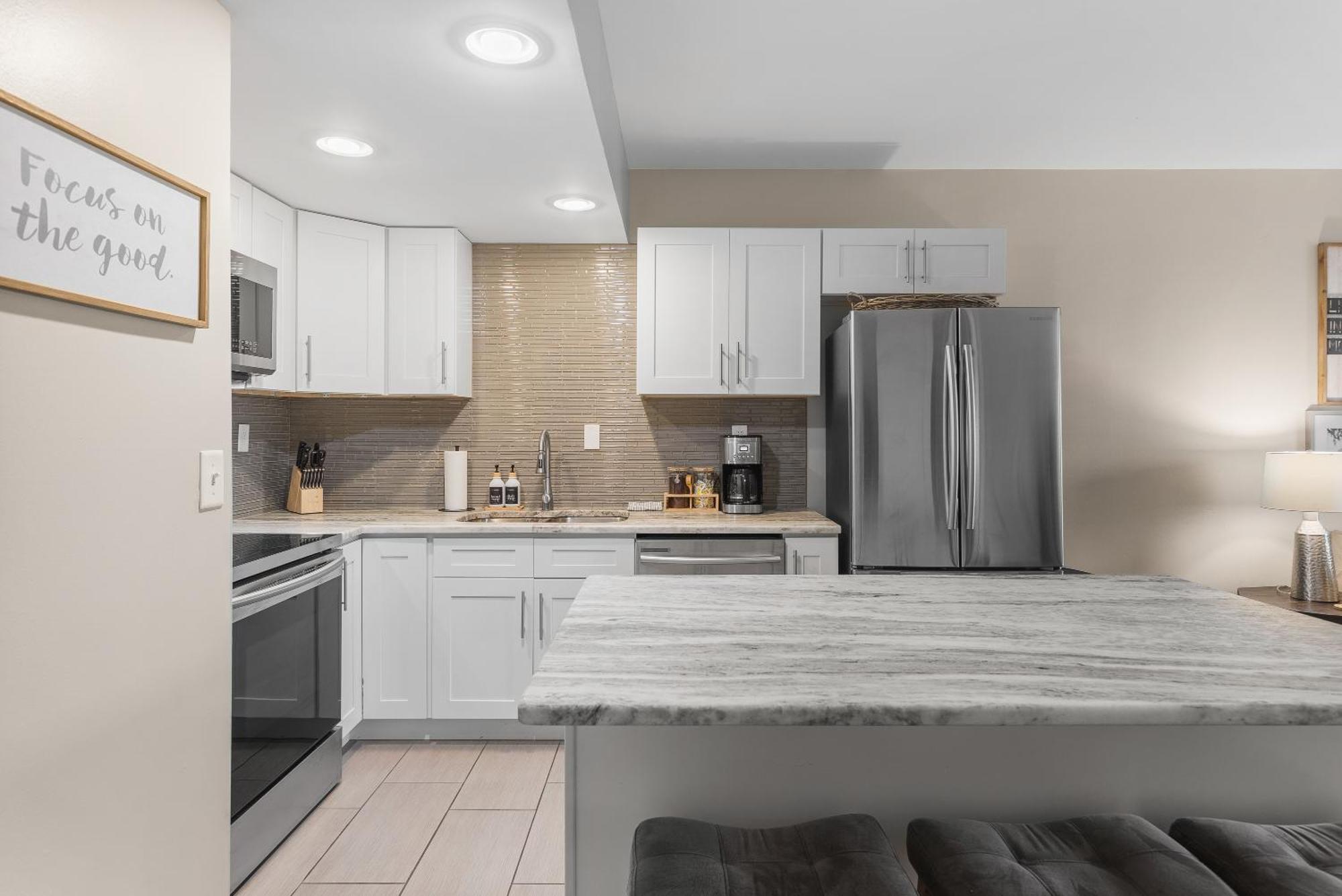 On Famous Music Row - Pool, Parking, Walk To Bars