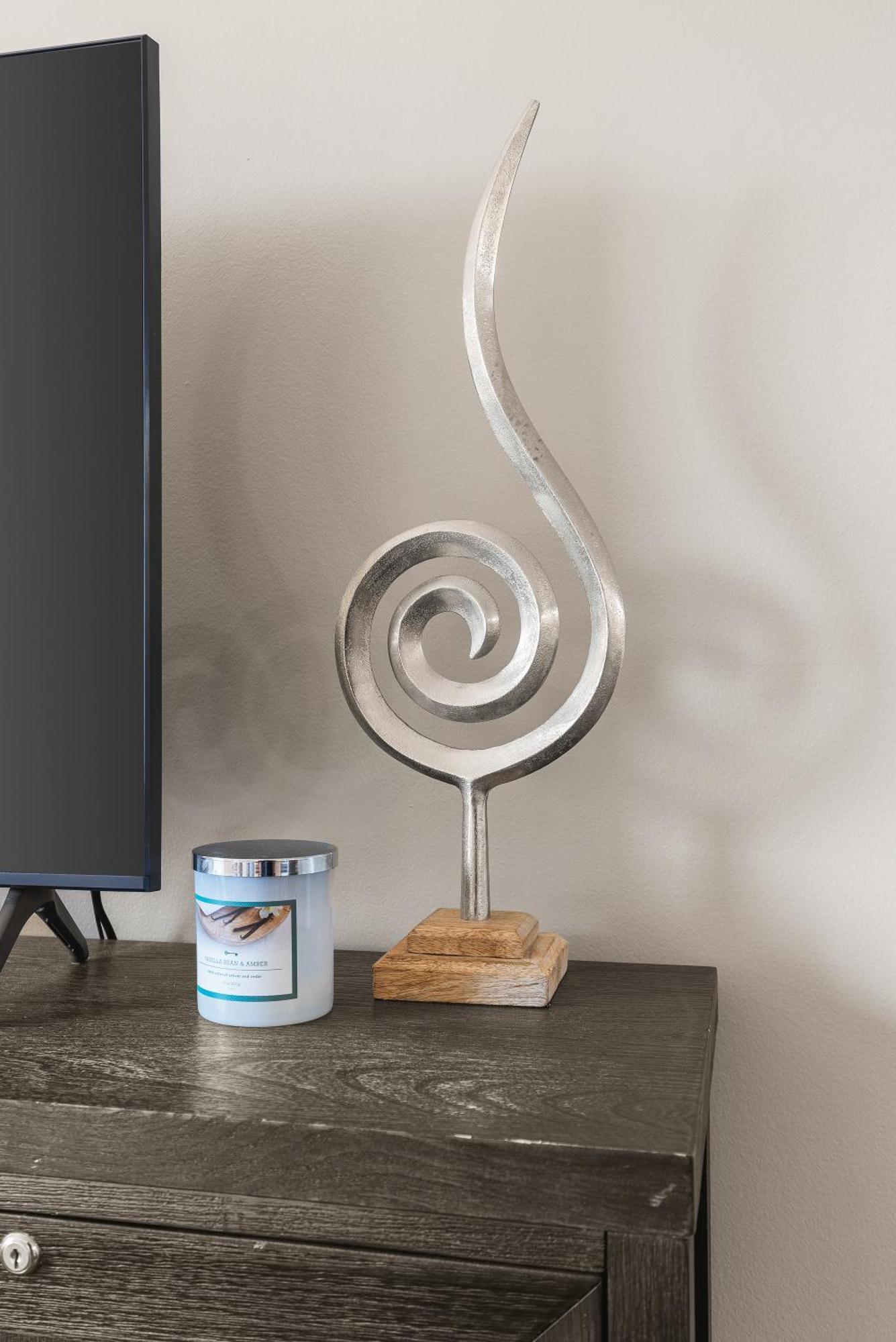 On Famous Music Row - Pool, Parking, Walk To Bars Holiday home *