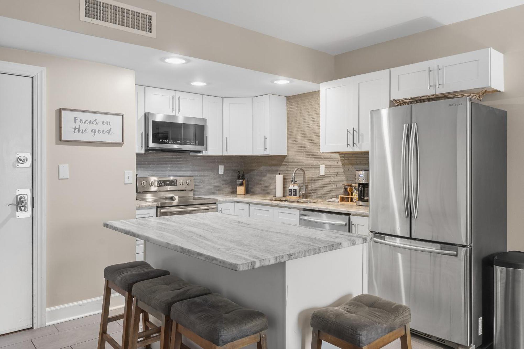 On Famous Music Row - Pool, Parking, Walk To Bars