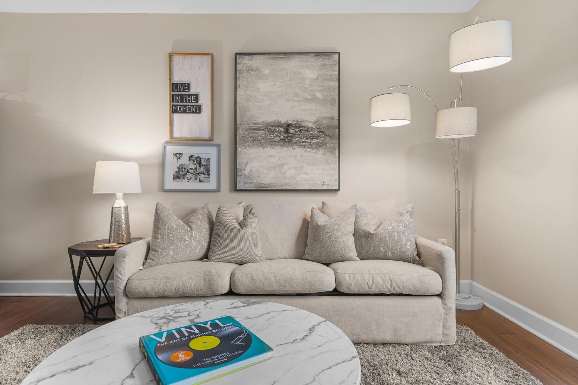 Holiday home On Famous Music Row - Pool, Parking, Walk To Bars *