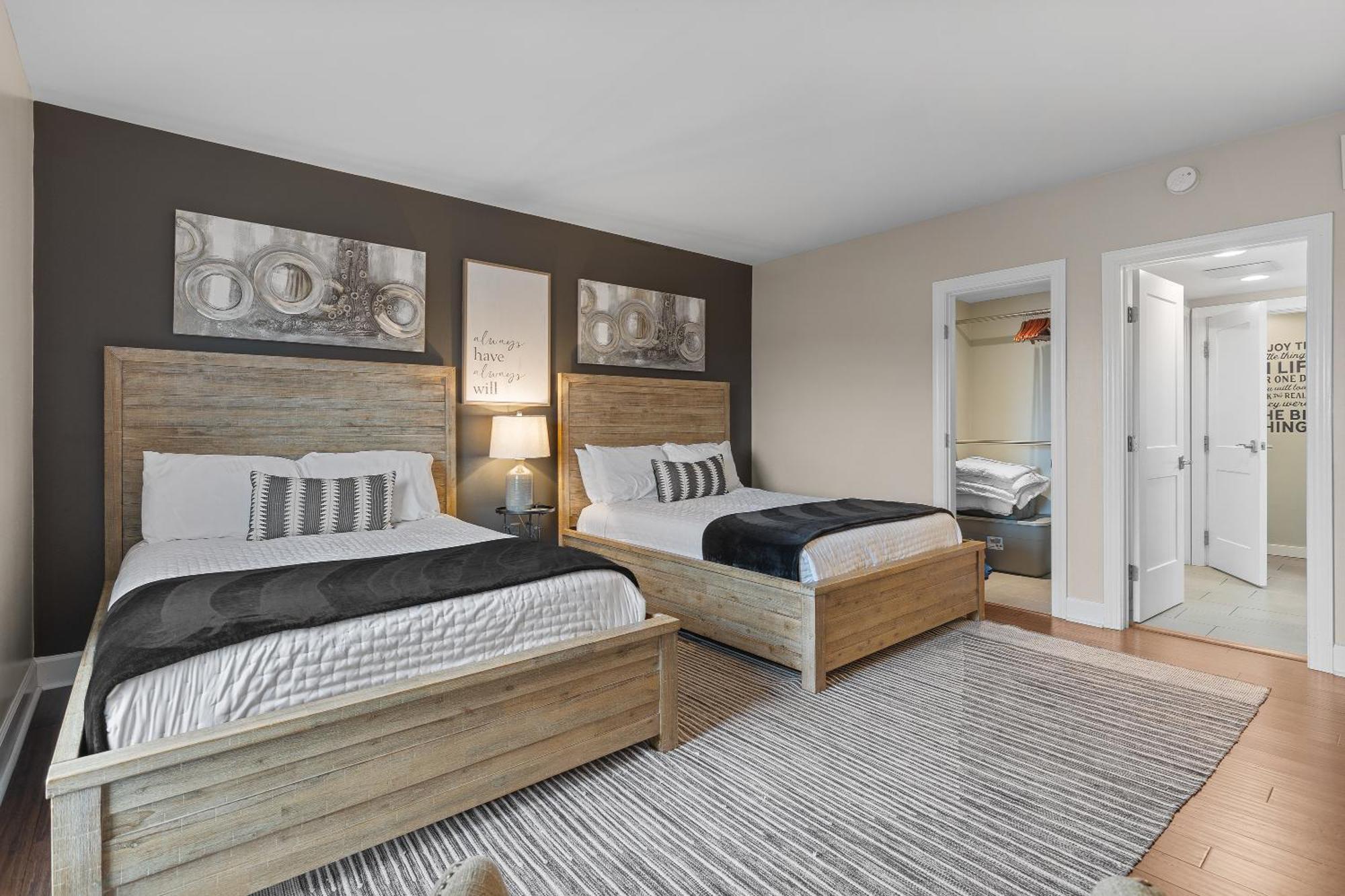 On Famous Music Row - Pool, Parking, Walk To Bars Nashville