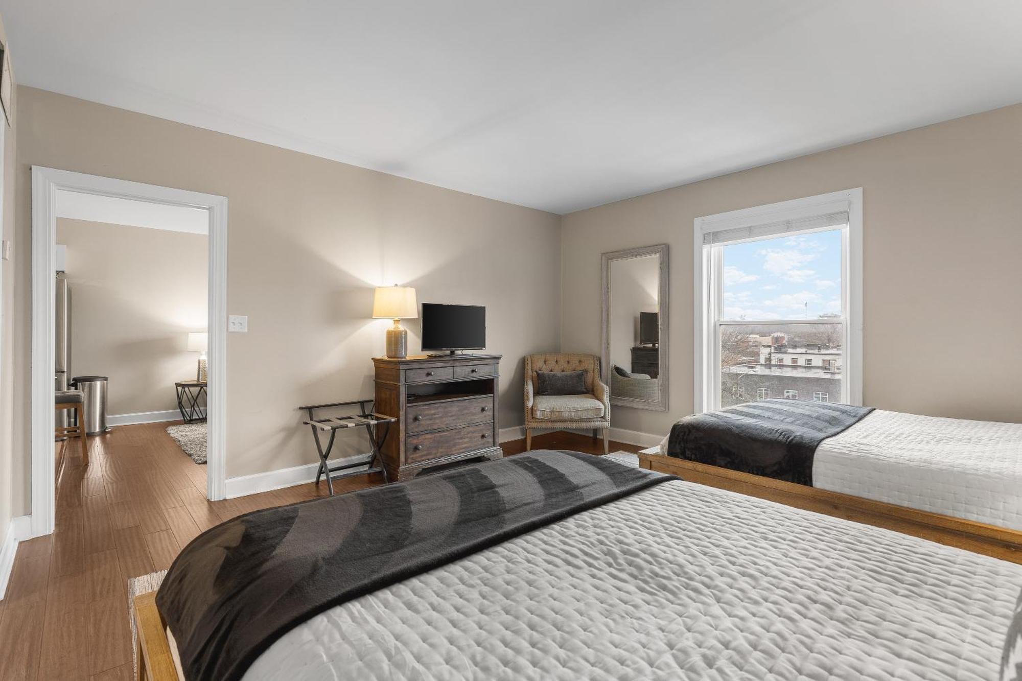 Holiday home On Famous Music Row - Pool, Parking, Walk To Bars *