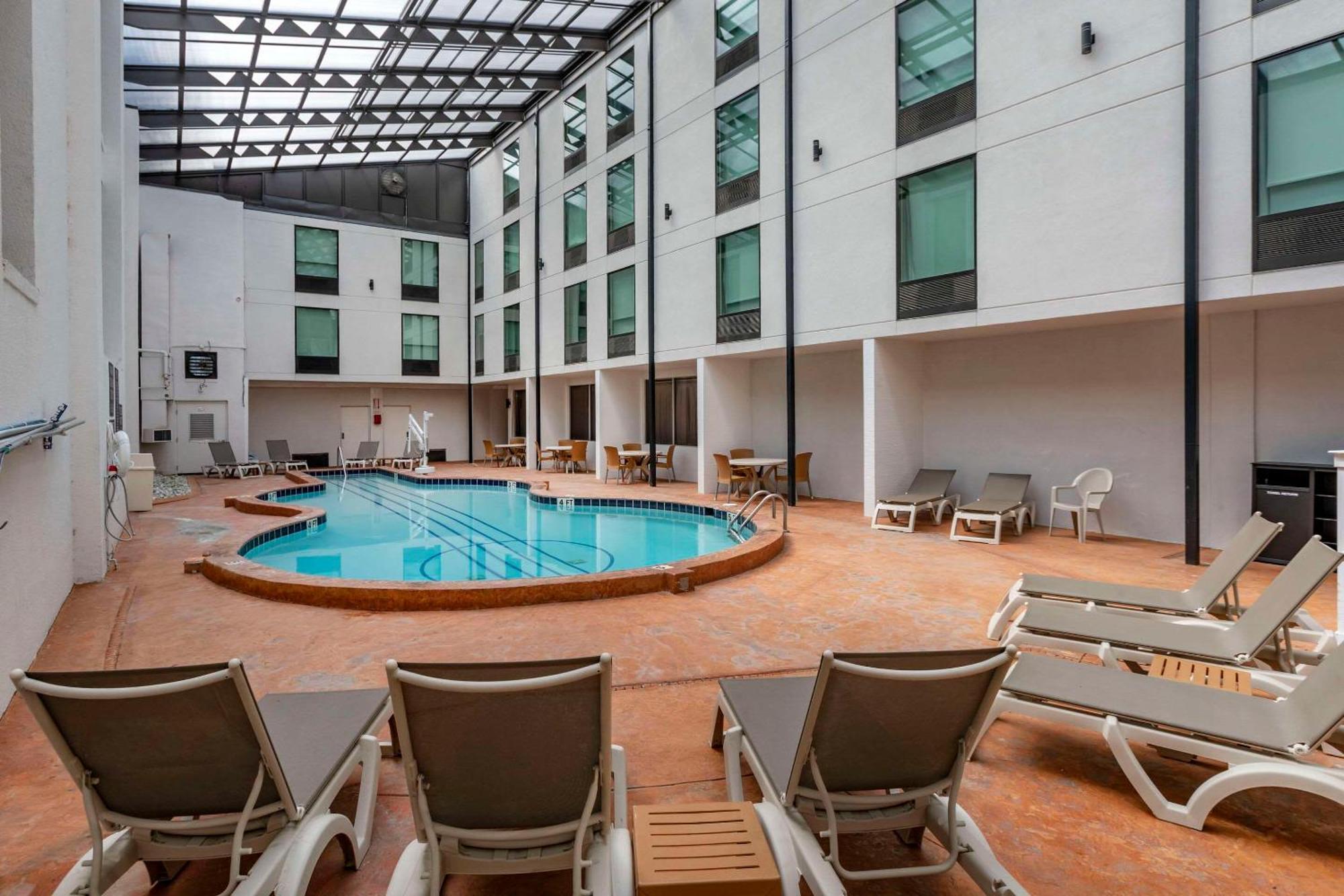 Hotel Comfort & Downtown - Stadium