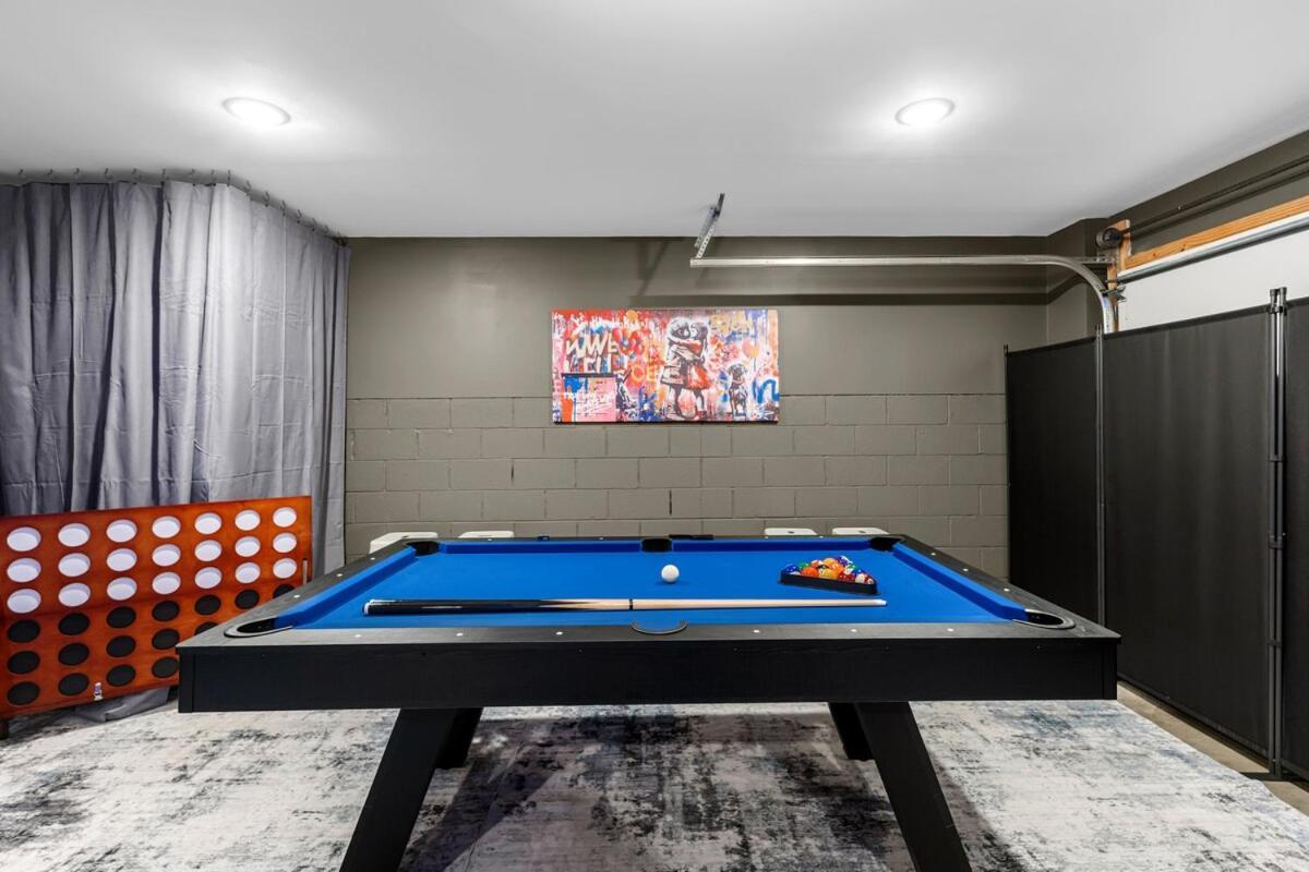 14 Bed Luxe Retreat With Game & Perfect For Large Groups! Holiday home Nashville