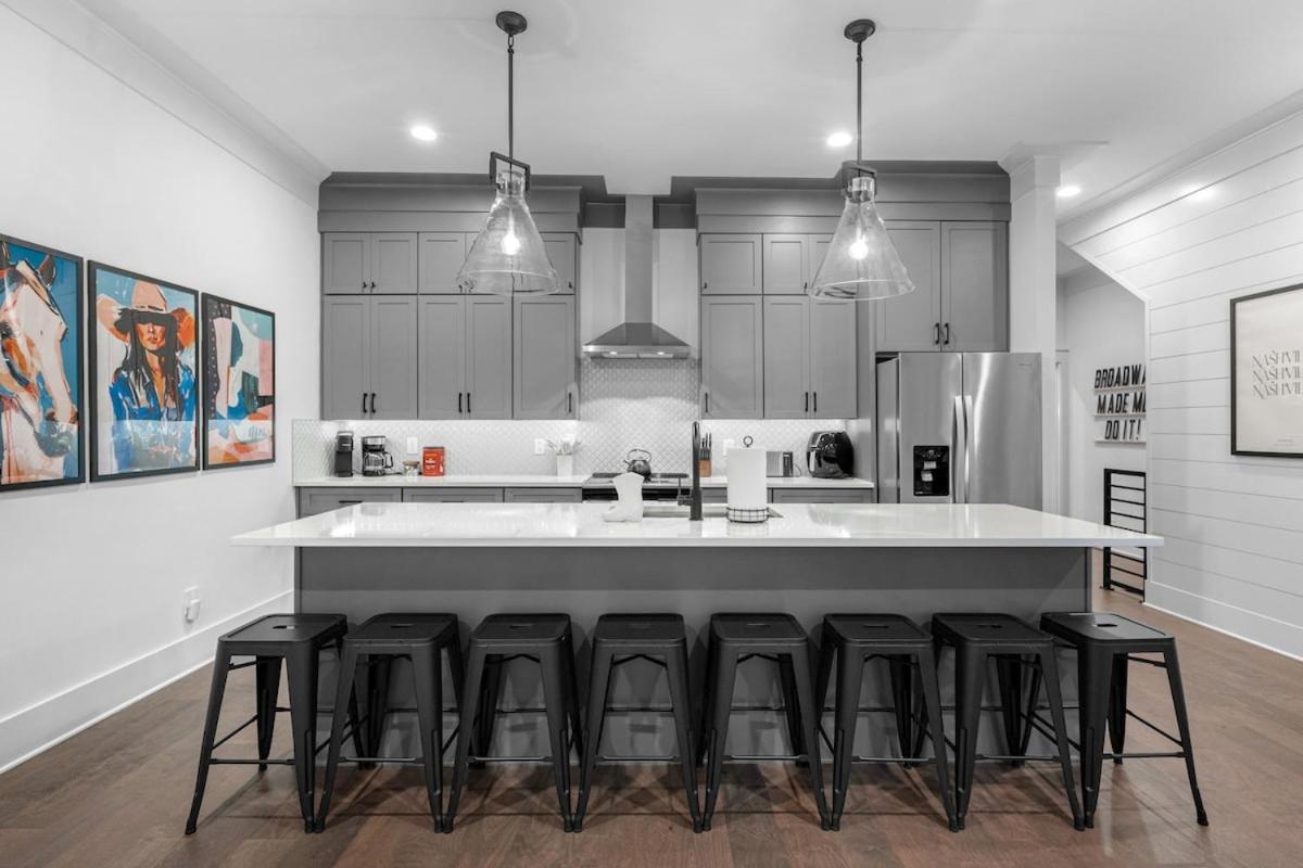 14 Bed Luxe Retreat With Game & Perfect For Large Groups! *