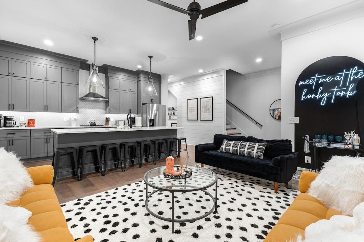 14 Bed Luxe Retreat With Game & Perfect For Large Groups! Nashville