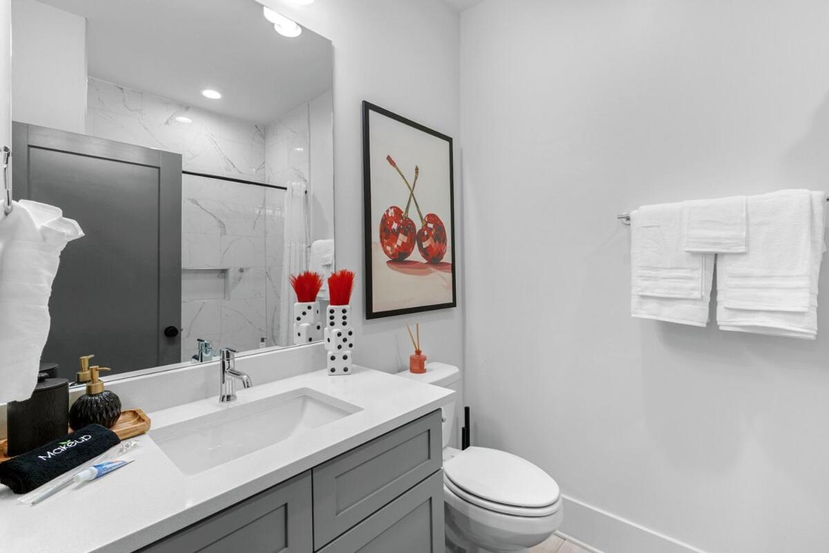 Holiday home 14 Bed Luxe Retreat With Game & Perfect For Large Groups!