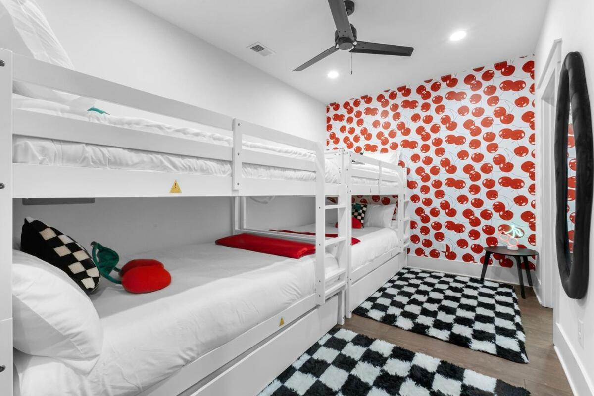 Holiday home 14 Bed Luxe Retreat With Game & Perfect For Large Groups! *