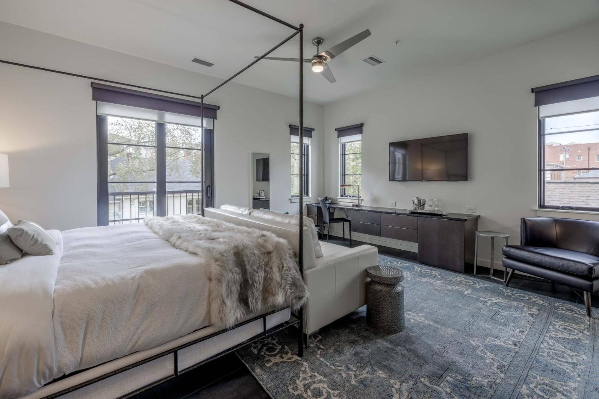 121 Floor 2 Buyout By Avantstay Entire Second Floor Buyout Of 121 Sleeps 18 Hotel Nashville