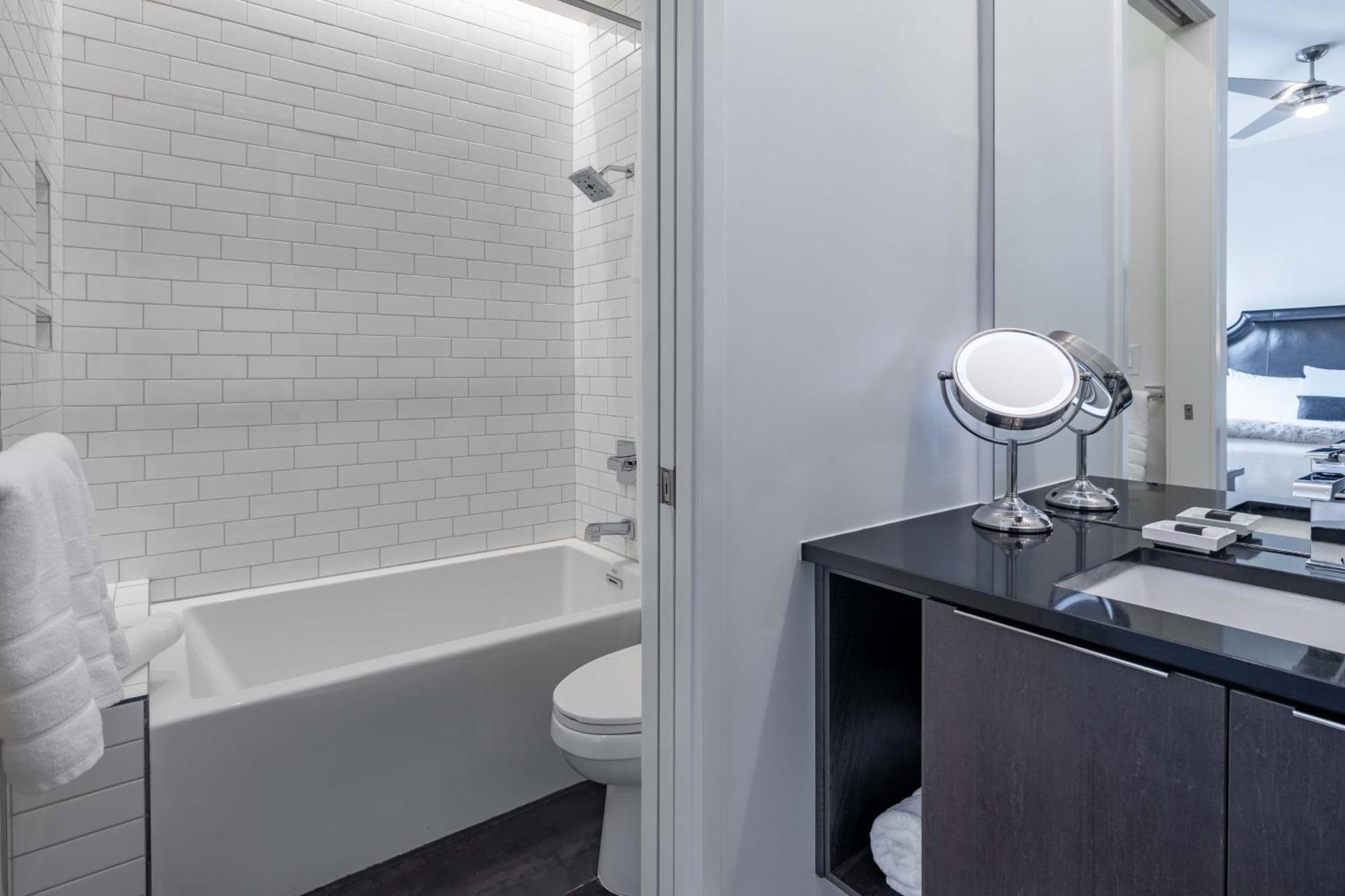 121 Floor 2 Buyout By Avantstay Entire Second Floor Buyout Of 121 Sleeps 18 Hotel Nashville