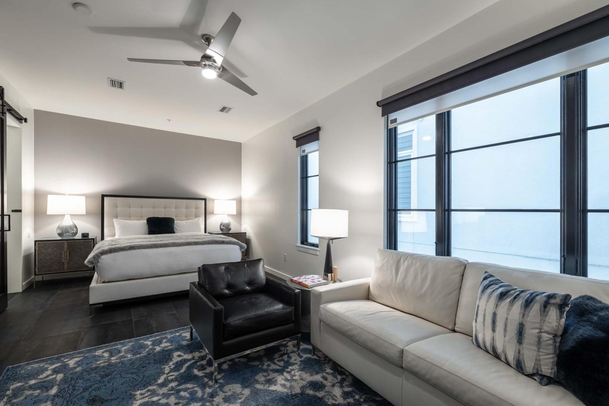 121 Floor 2 Buyout By Avantstay Entire Second Floor Buyout Of 121 Sleeps 18 Hotel *