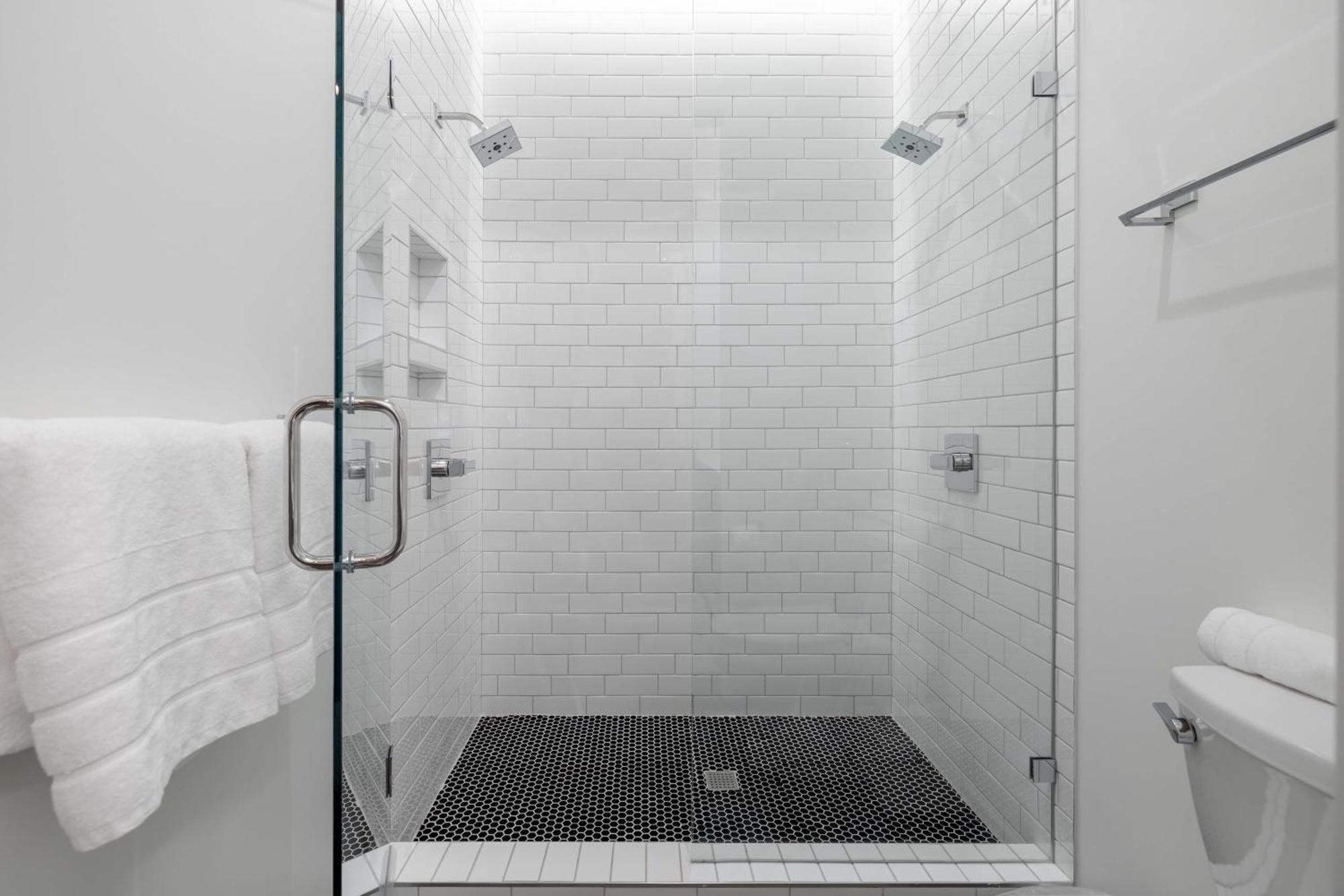 121 Floor 1 Buyout By Avantstay Entire First Floor Buyout Of 121 Sleeps 16 Nashville