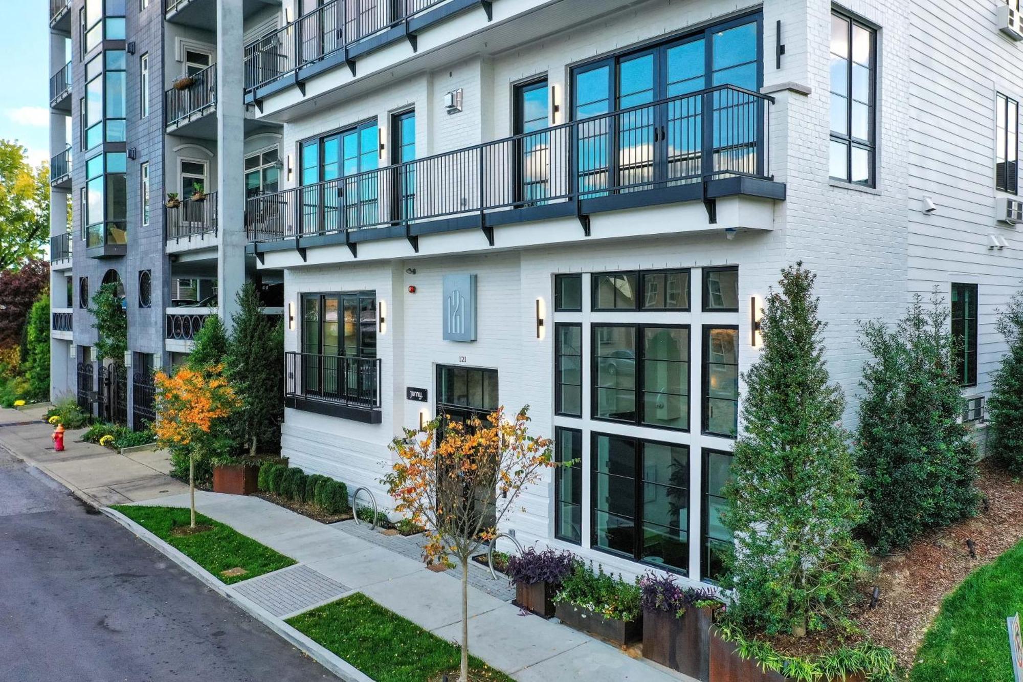 121 Floor 1 Buyout By Avantstay Entire First Floor Buyout Of 121 Sleeps 16 * Nashville