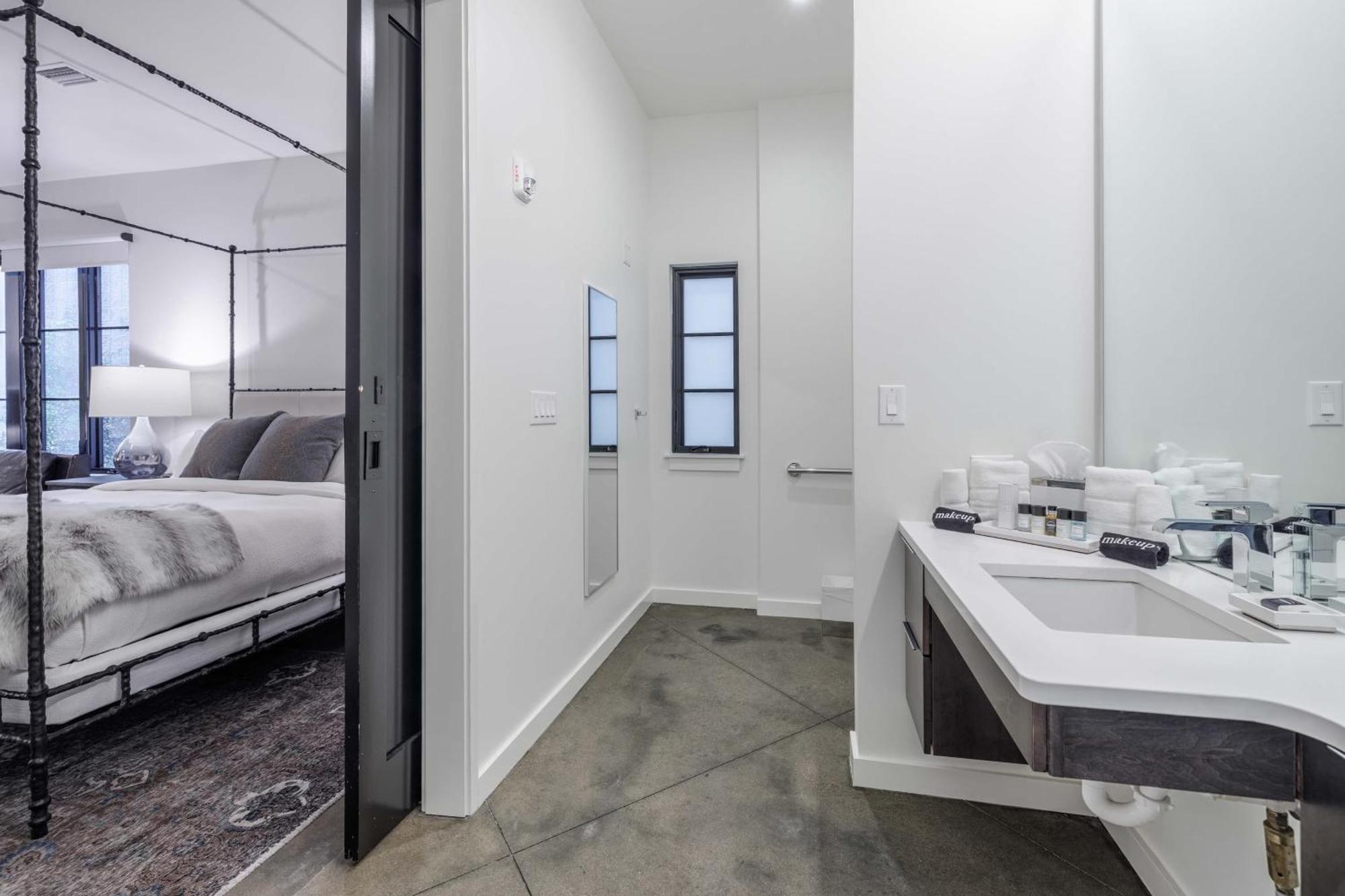 Apartment 121 Floor 1 Buyout By Avantstay Entire First Floor Buyout Of 121 Sleeps 16 *