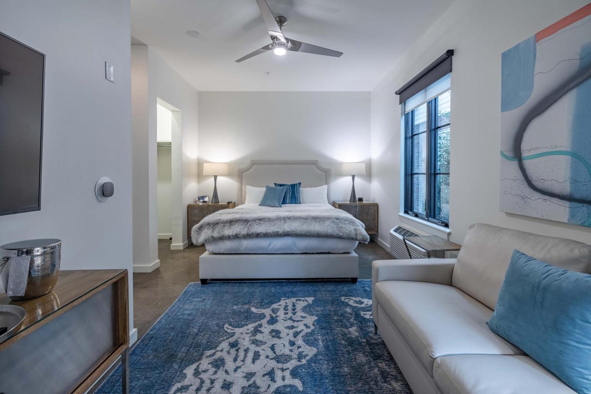 121 Floor 1 Buyout By Avantstay Entire First Floor Buyout Of 121 Sleeps 16 Nashville