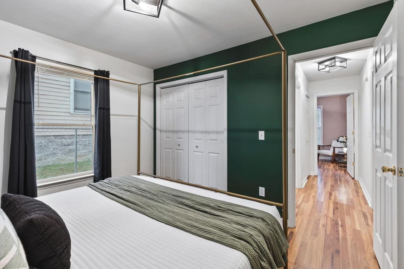 Pool Table Walk To Downtown Bars And Farmers Market Nashville