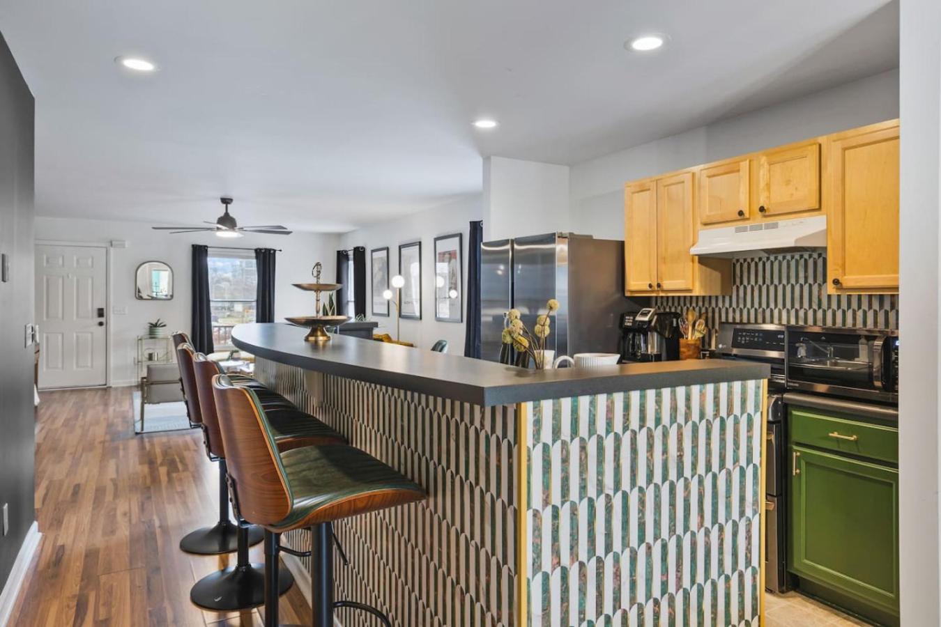 Pool Table Walk To Downtown Bars And Farmers Market Holiday home *